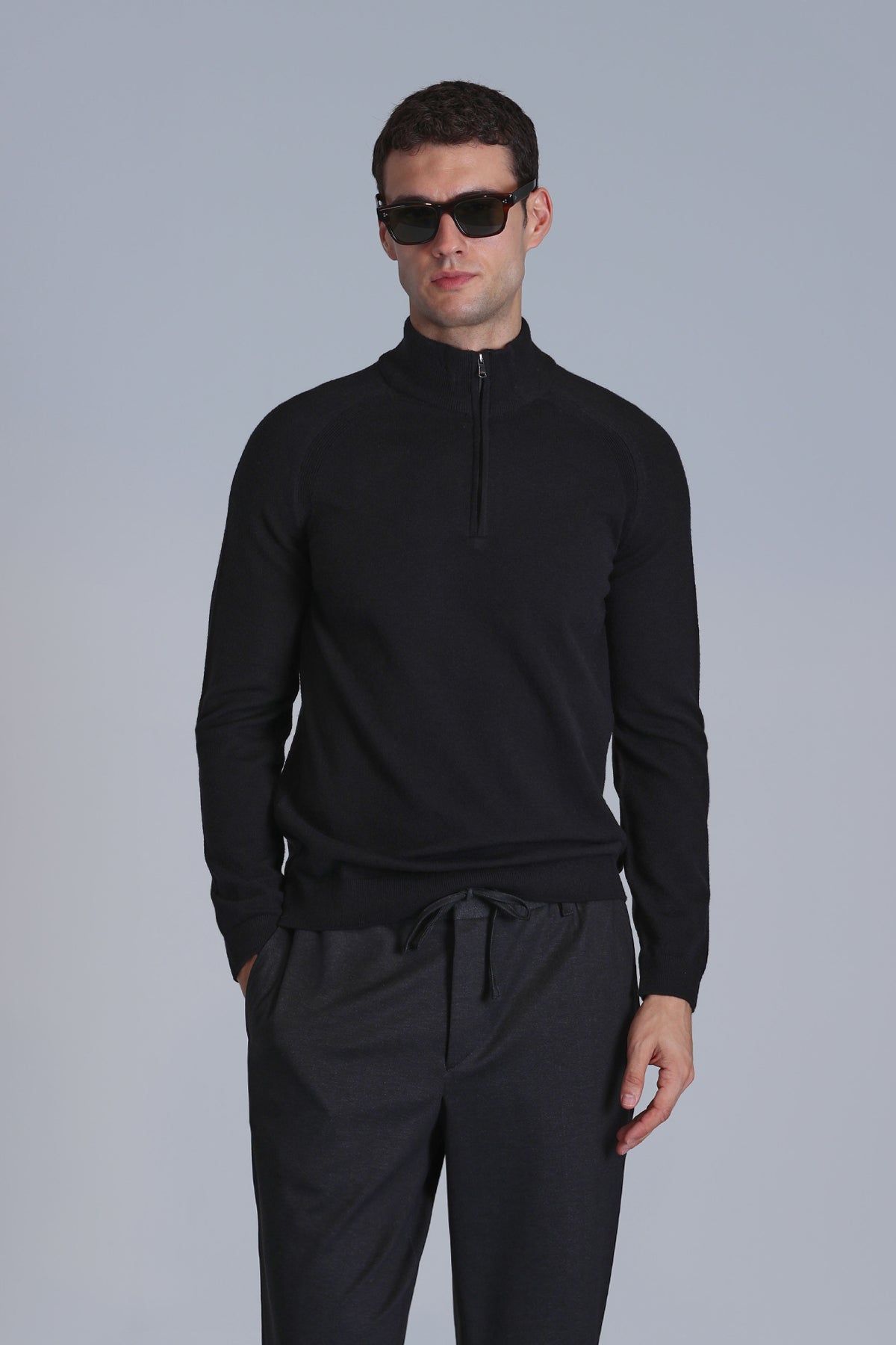 STAVAN SWEATER BLACK