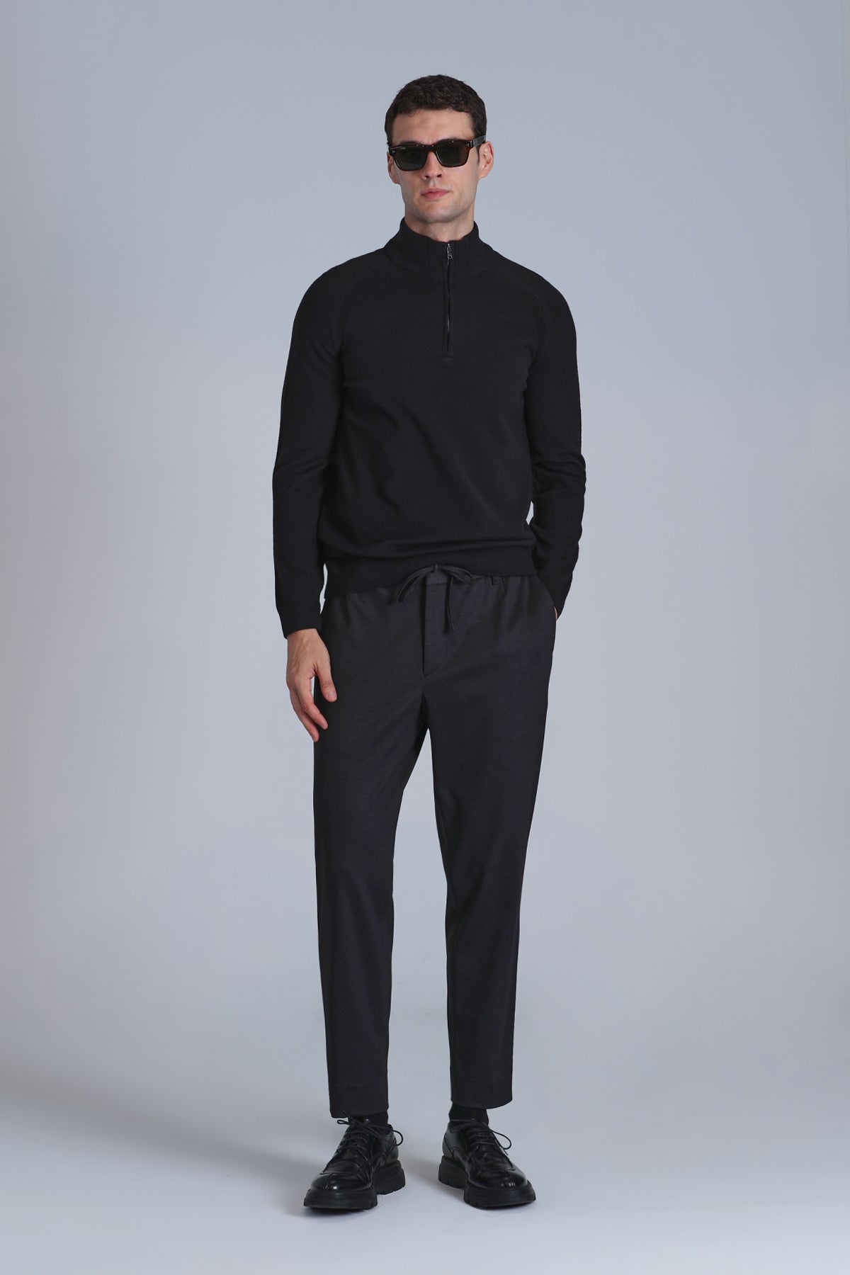 STAVAN SWEATER BLACK