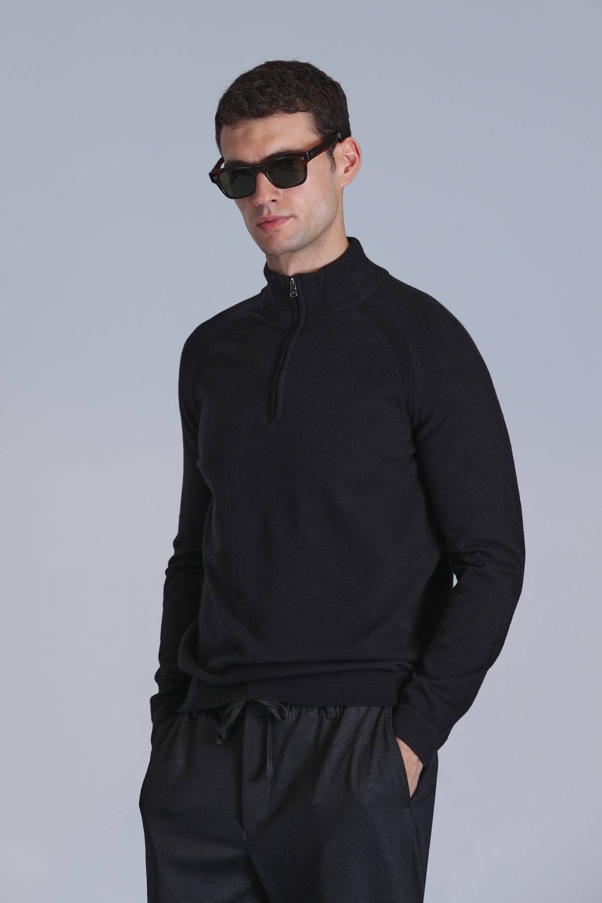 STAVAN SWEATER BLACK