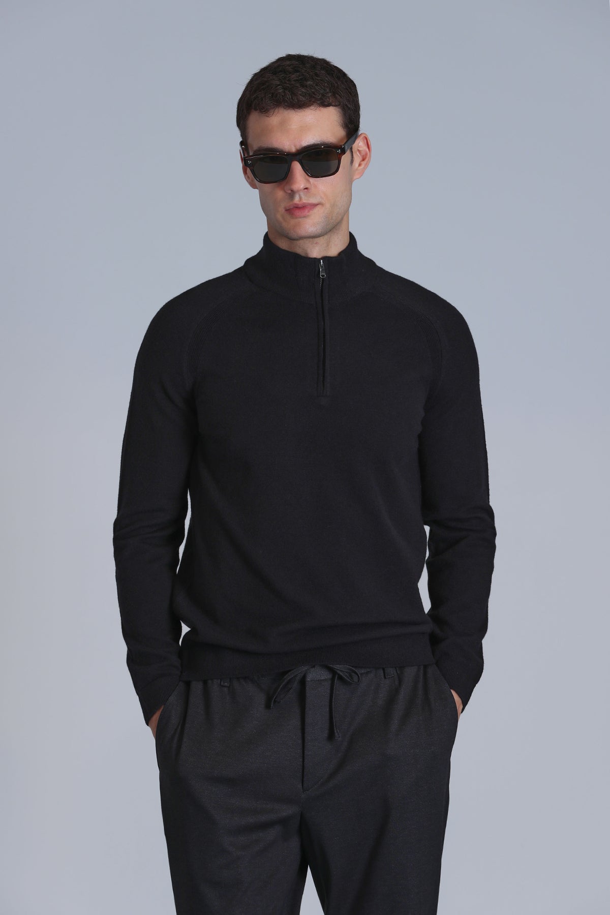 STAVAN SWEATER BLACK