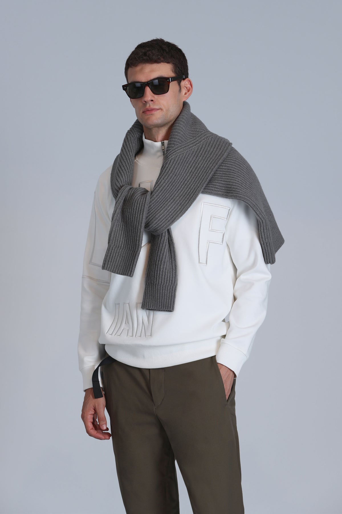 FOCUS SWEAT SHIRT OFF WHITE