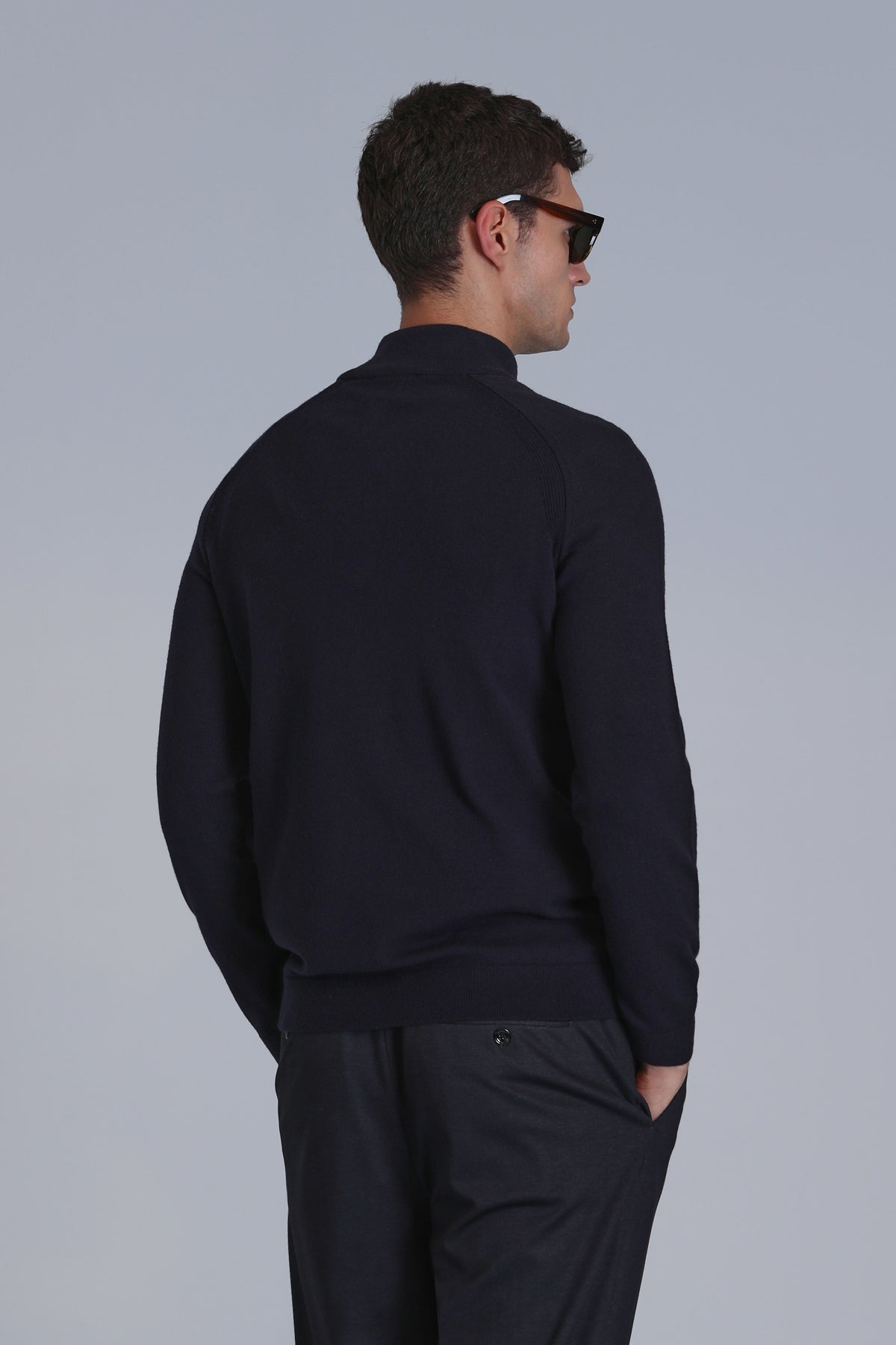 STAVAN SWEATER NAVY BLUE