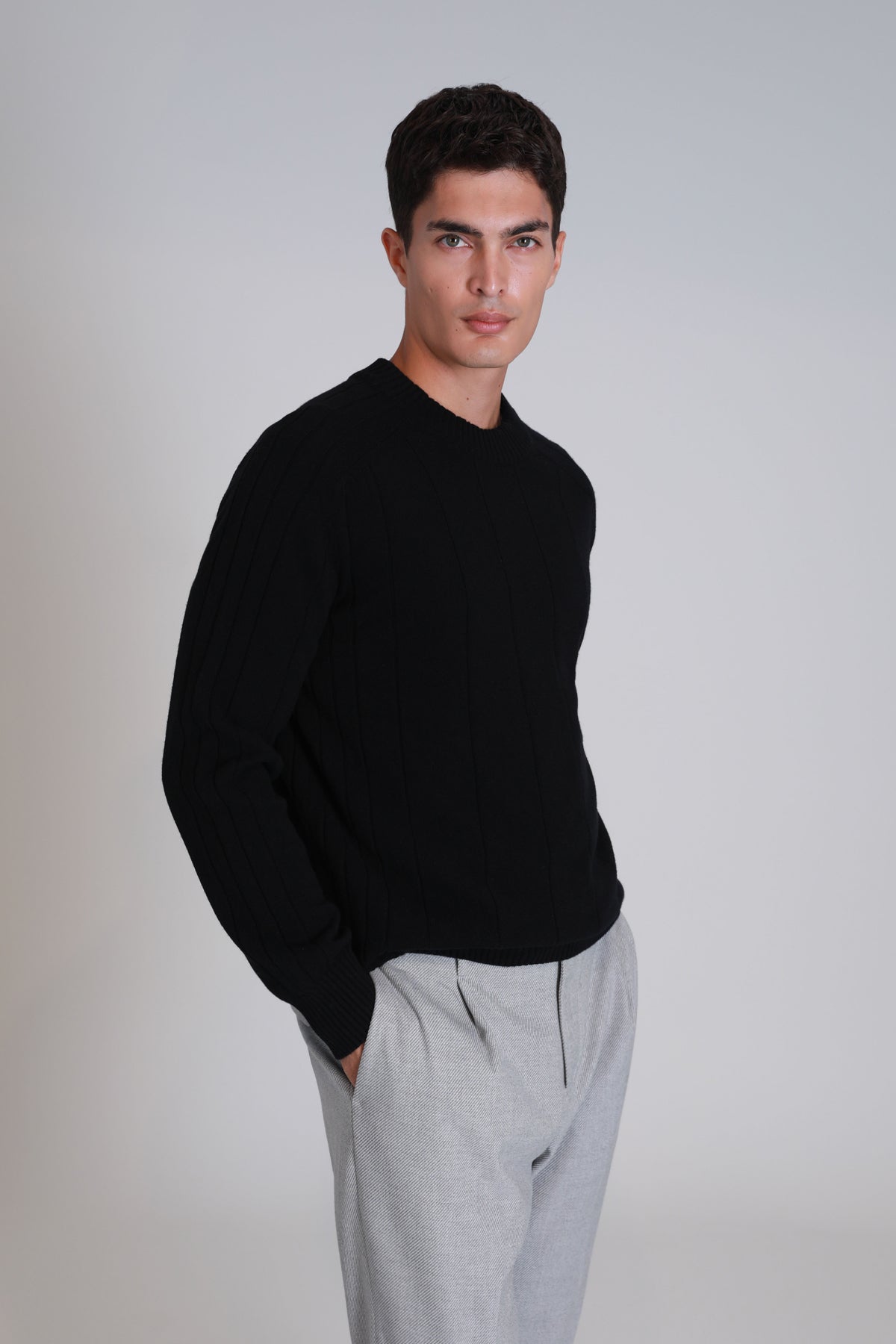 LIGHT SWEATER BLACK
