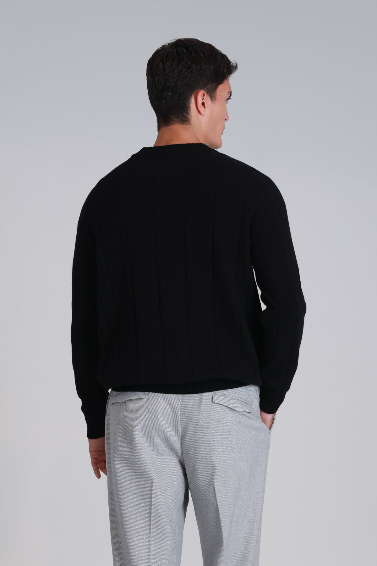 LIGHT SWEATER BLACK